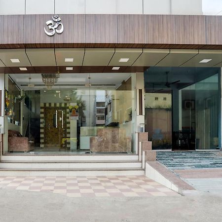 Super Hotel O Palkhi Road Near Sai Baba Temple Formerly Netra Sai Shirdi Εξωτερικό φωτογραφία