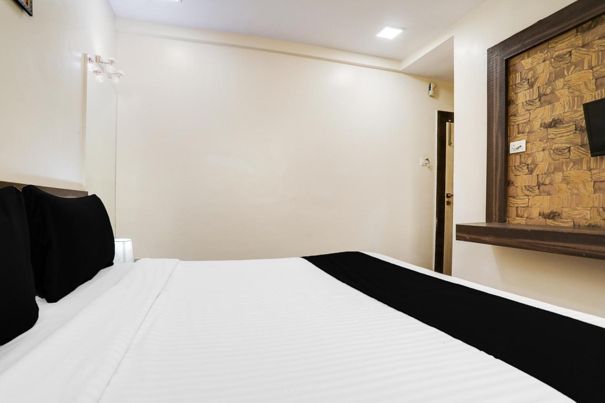 Super Hotel O Palkhi Road Near Sai Baba Temple Formerly Netra Sai Shirdi Εξωτερικό φωτογραφία