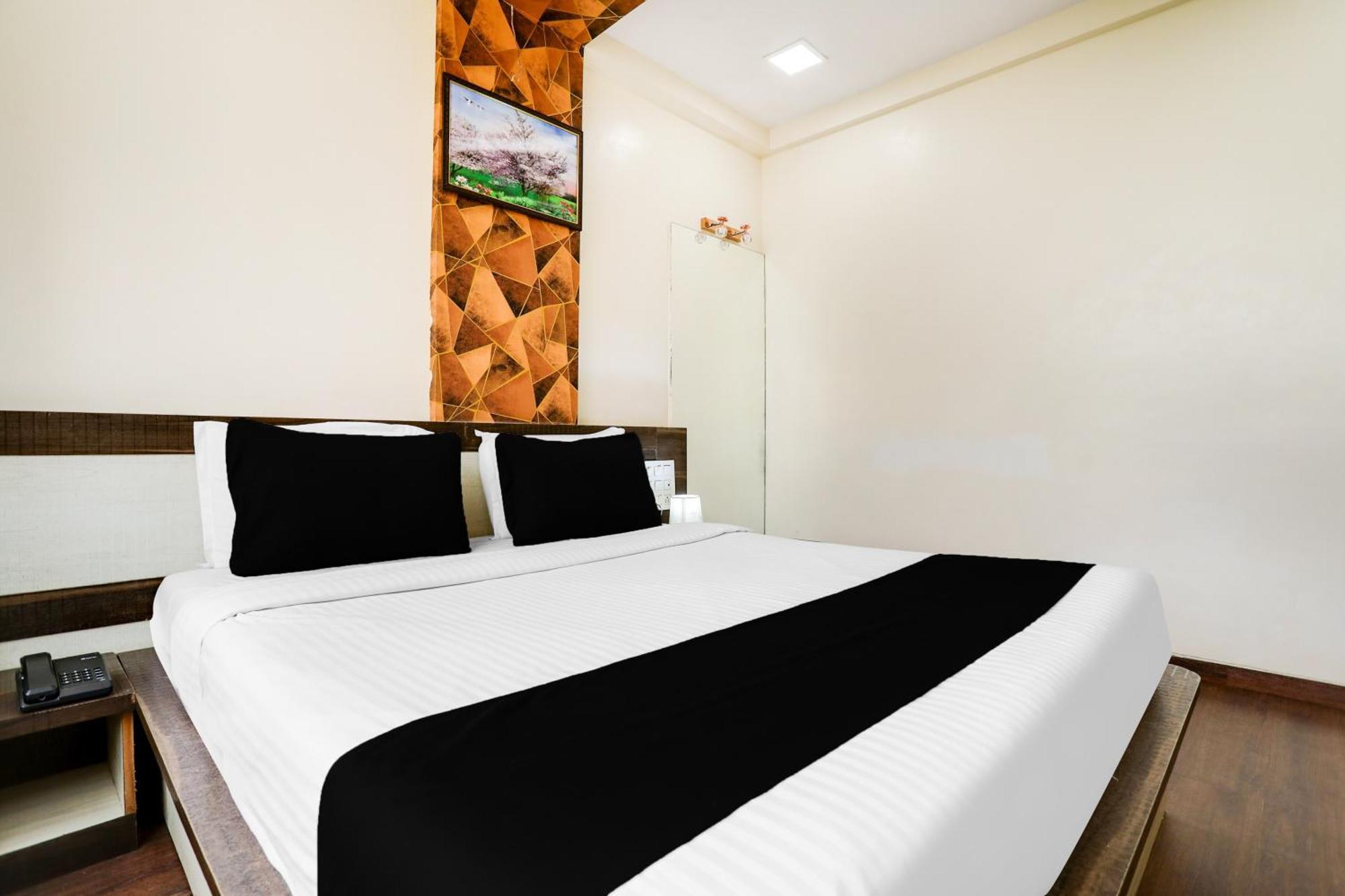 Super Hotel O Palkhi Road Near Sai Baba Temple Formerly Netra Sai Shirdi Εξωτερικό φωτογραφία