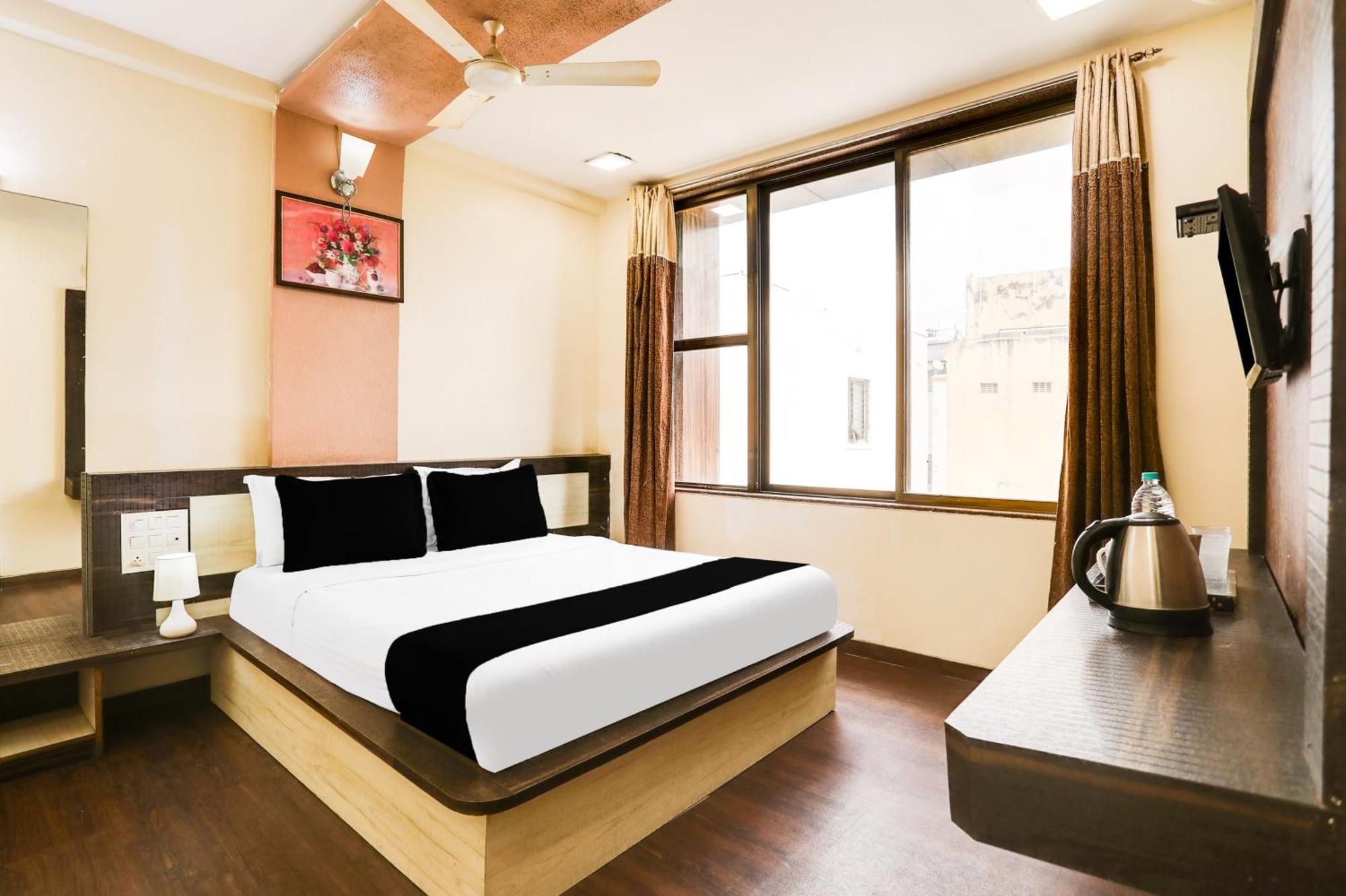 Super Hotel O Palkhi Road Near Sai Baba Temple Formerly Netra Sai Shirdi Εξωτερικό φωτογραφία