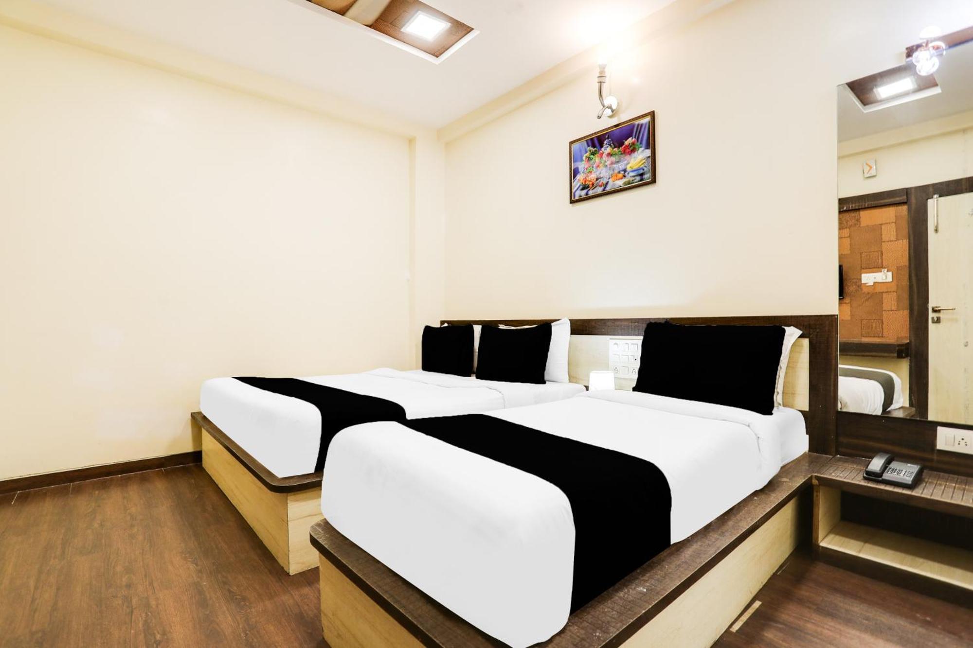 Super Hotel O Palkhi Road Near Sai Baba Temple Formerly Netra Sai Shirdi Εξωτερικό φωτογραφία