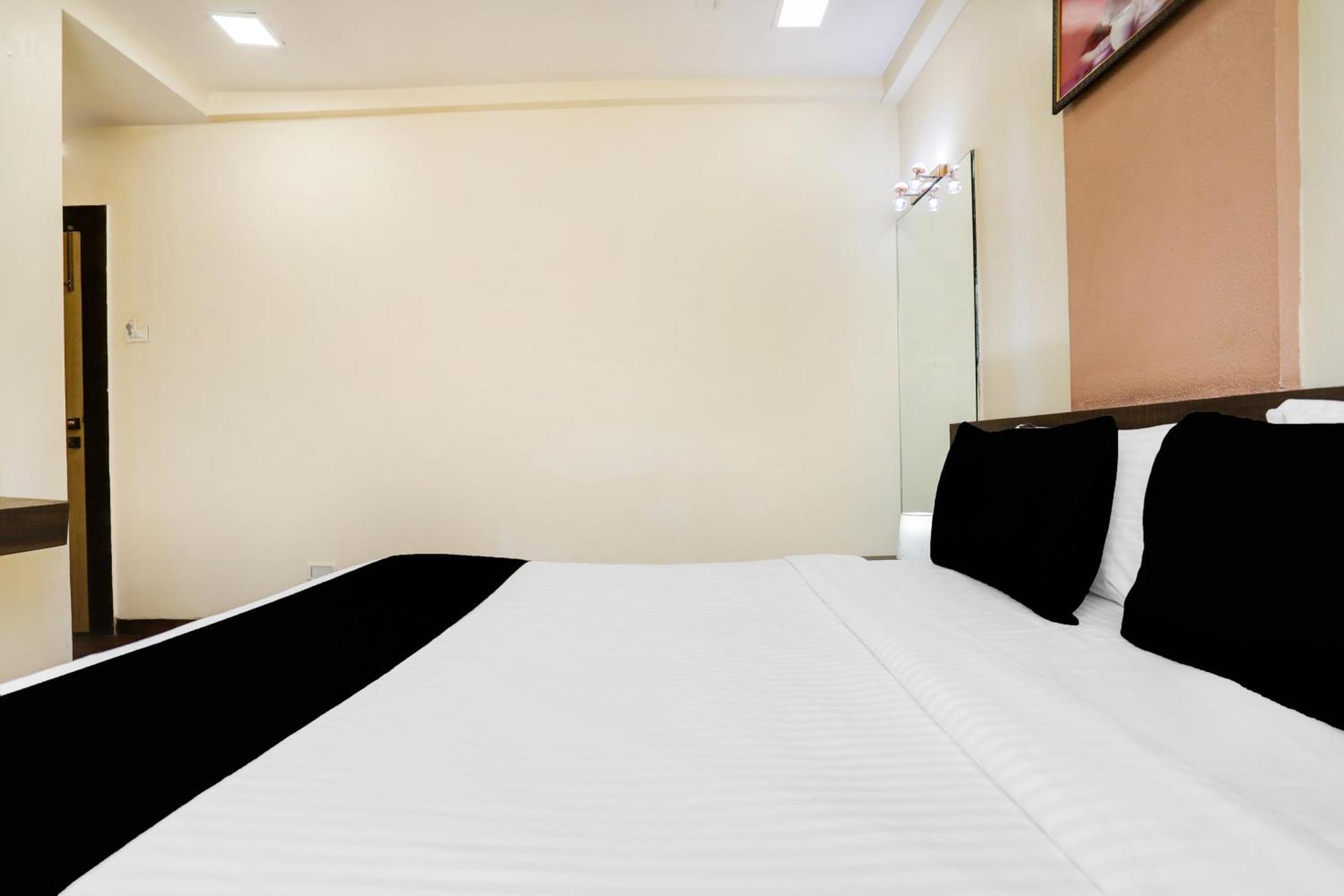 Super Hotel O Palkhi Road Near Sai Baba Temple Formerly Netra Sai Shirdi Εξωτερικό φωτογραφία