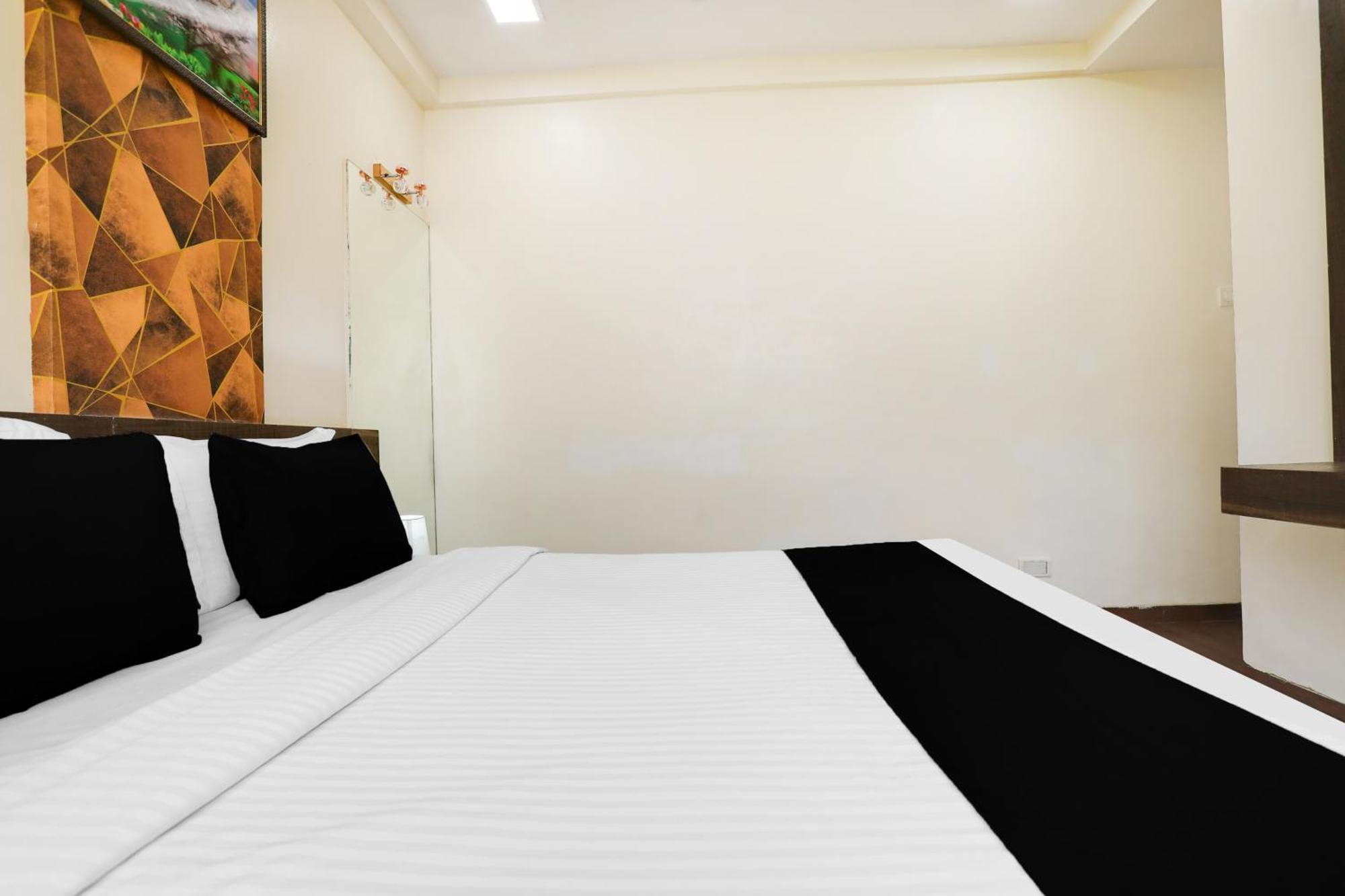 Super Hotel O Palkhi Road Near Sai Baba Temple Formerly Netra Sai Shirdi Εξωτερικό φωτογραφία