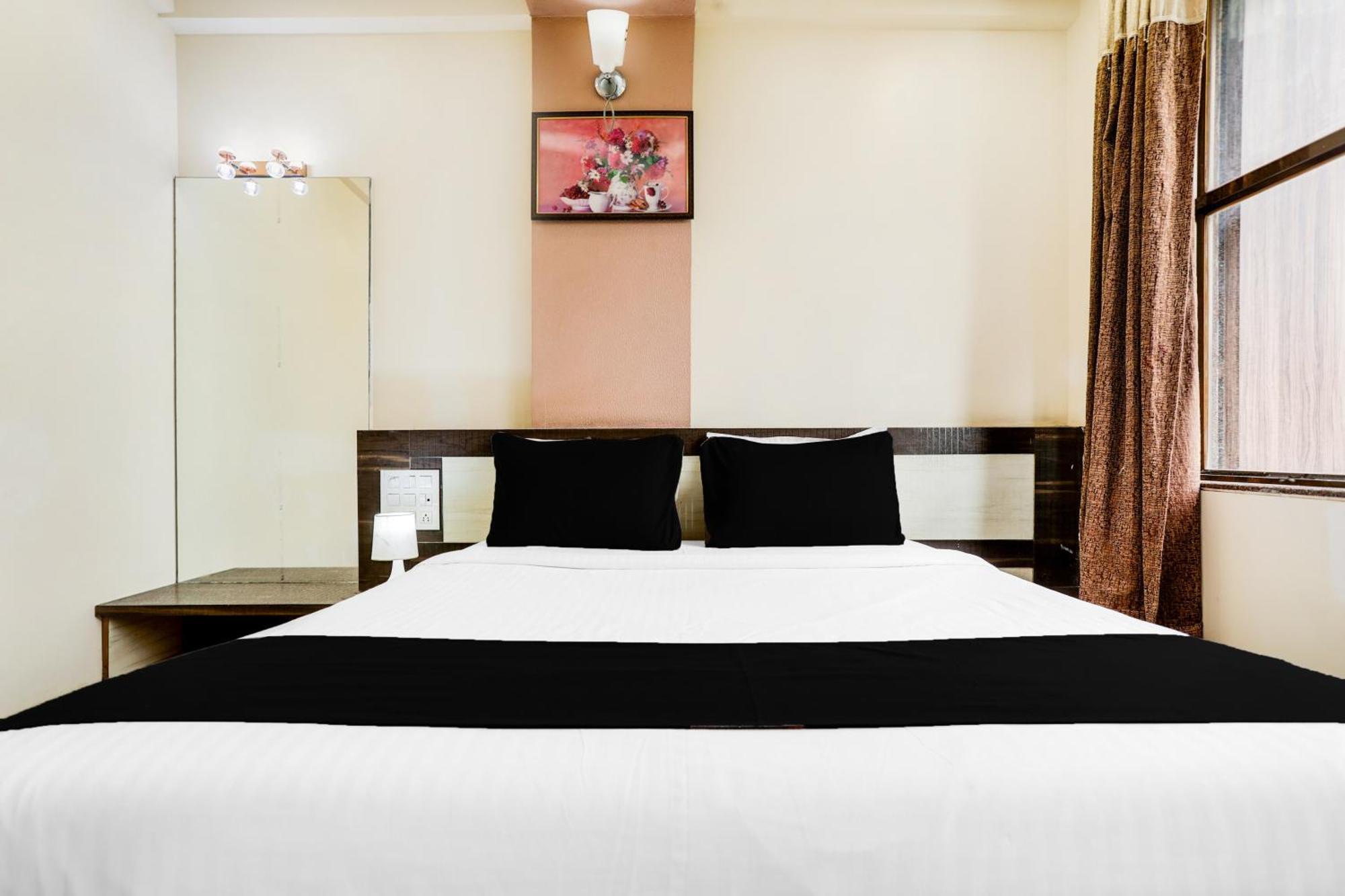 Super Hotel O Palkhi Road Near Sai Baba Temple Formerly Netra Sai Shirdi Εξωτερικό φωτογραφία