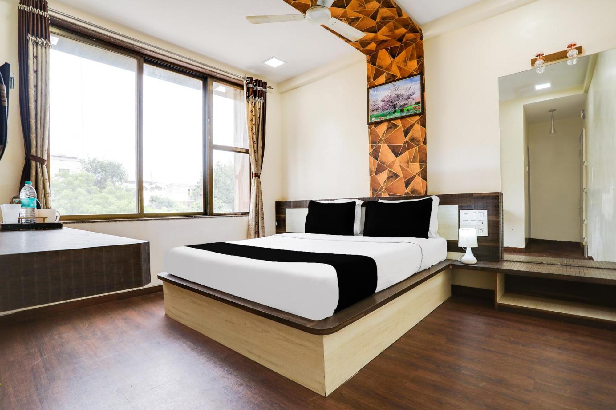 Super Hotel O Palkhi Road Near Sai Baba Temple Formerly Netra Sai Shirdi Εξωτερικό φωτογραφία