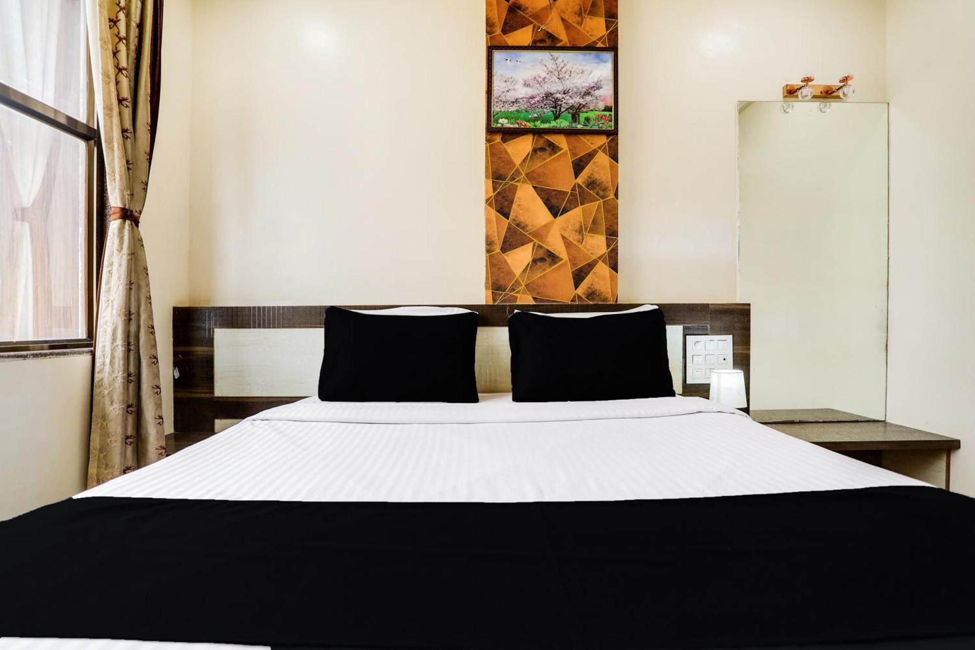 Super Hotel O Palkhi Road Near Sai Baba Temple Formerly Netra Sai Shirdi Εξωτερικό φωτογραφία
